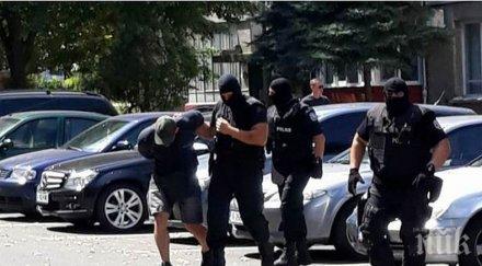 вижте бойния арсенал групата митьо очите снимки видео