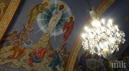 един светлите християнски празници вярващите пречистят времето преобръща