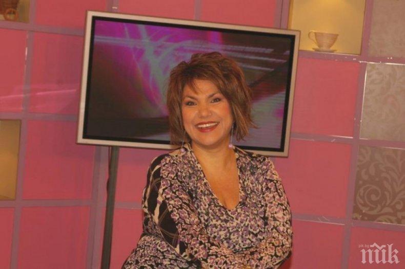 Марта Вачкова сваля банския на таен плаж в Италия