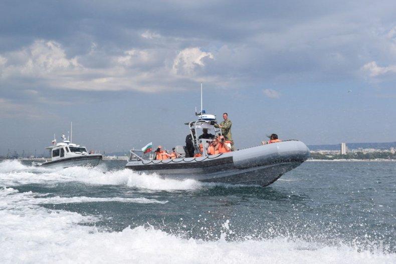 ВМС получиха безвъзмездно четири бързоходни лодки от посолството на САЩ