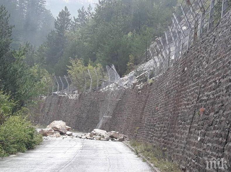 Въпреки бедствието! Съборът в Забърдо остава - кметът лично разчиства пътя