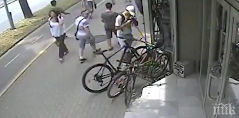 Нагла кражба: Мъж открадна колело посред бял ден
