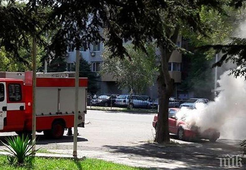 ОГНЕН АД! Хонда пламна като факла в Бургас (СНИМКИ)