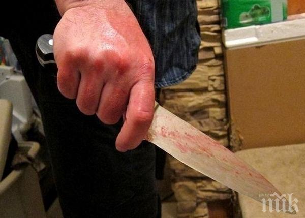 КЪРВАВ ЕКШЪН! Намушкаха мъж в дома му, пребиха и госта му