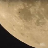 ТОВА ВИДЕО ЩЕ ВИ СПРЕ ДЪХА! Турски любител фотограф засне летящ диск в близост до Луната