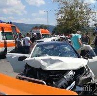 ПОРЕДНО МЕЛЕ! Жена загина на място при тежка катастрофа край Кърджали