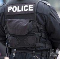 Задържаха двама за подкуп на полицай