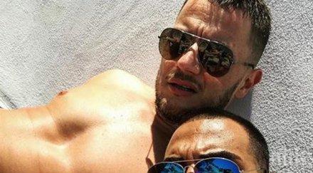 гореща тръпка голият азис налази мускулест младок