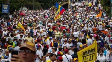 каракас проведе митинг подкрепа президента венецуела