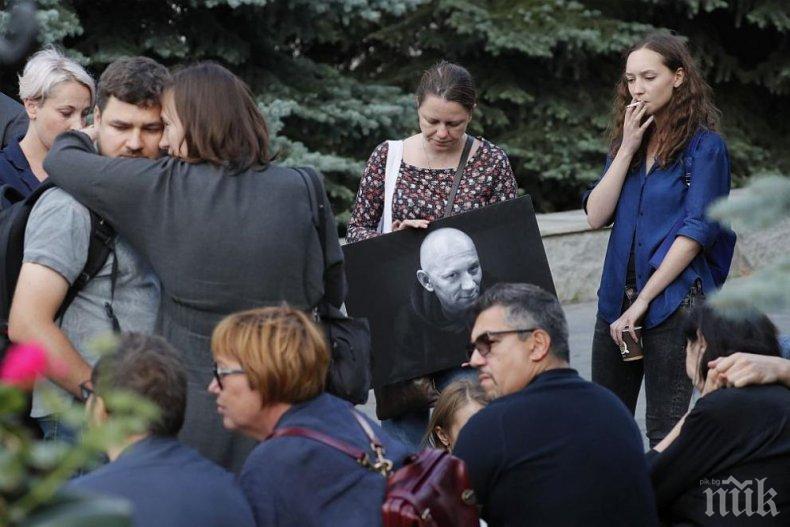 Убитите в ЦАР руски журналисти бяха погребани в Москва
