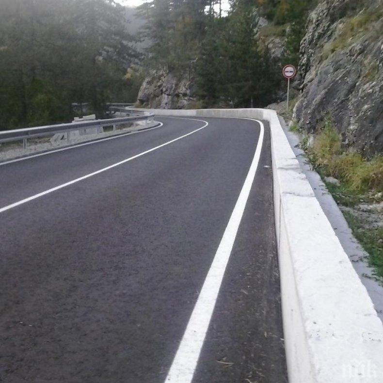 ВАЖНО ЗА ШОФЬОРИТЕ! Срути се подпорна стена на Петрохан! Спряха камионите над 12 тона