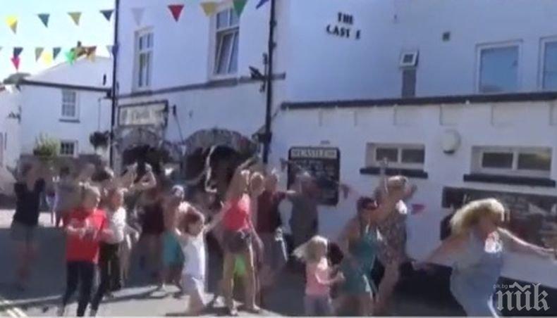 Танц, вдъхновен от мюзикъла Mamma Mia, стана хит онлайн