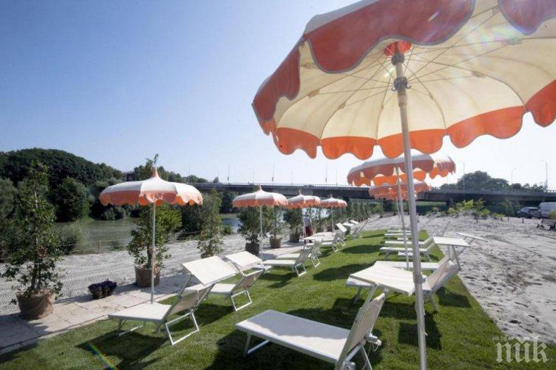 Рим се сдоби с пясъчен плаж на брега на река Тибър