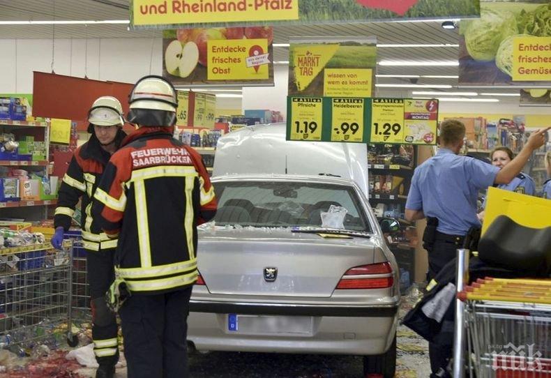 91-годишен рани петима, след като се вряза с автомобила си в супермаркет в Германия