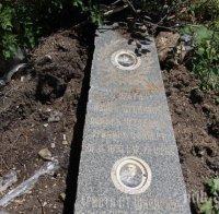 ГРОЗНО! Неизвестни поругаха гроб на заслужили старозагорци