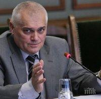 ХИТ В МРЕЖАТА! Валентин Радев набира с обява във Фейсбук 250 пожарникари: Заповядайте при нас!