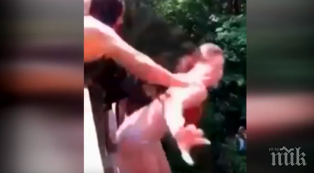 брутално момиче блъсна приятелката мост видео