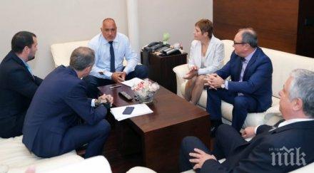 първо пик започна срещата борисов протестиращите синоптици снимки