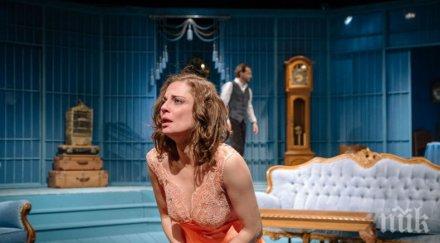 ексклузивно пик теодора духовникова бясна престъпници откраднаха лицето реклама актрисата сезира спецслужбите