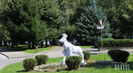 мраморни скулптори облагородиха банско