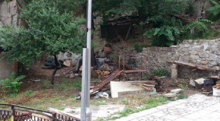 доброволец направи детска площадка бунарджика комшиите обвиниха завзел общински терен