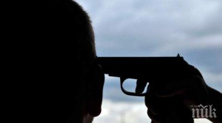 извънредно отчаян мъж тегли куршума кафене откриха две предсмъртни писма дома