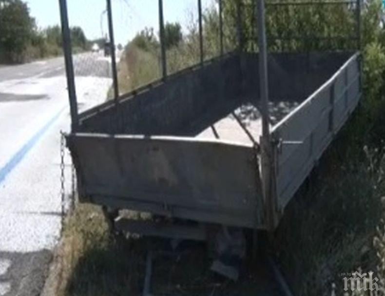 След кървавата драма край Първомай! Колата-убиец, в която загинаха трима мъже, сгъната на две (СНИМКИ)