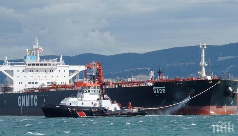 Танкер се удари в пристанището в Плоче, щетите са за милиони евро