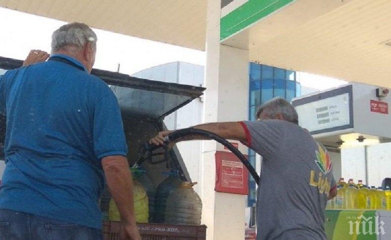 ШОК НА БЕНЗИНОСТАНЦИЯ! Наляха гориво за 400 лева в туби от минерална вода