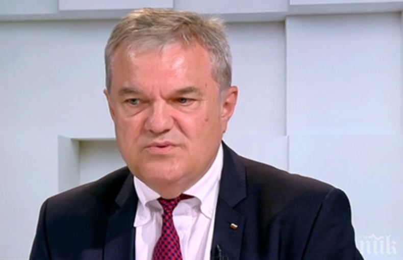 Румен Петков: Трябва да спре посегателството върху историята ни