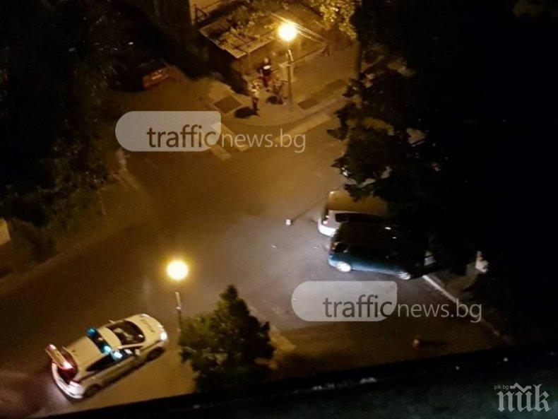 СРЕДНОЩНО МЕЛЕ! Две коли се забиха в къща след сблъсък в Смирненски 