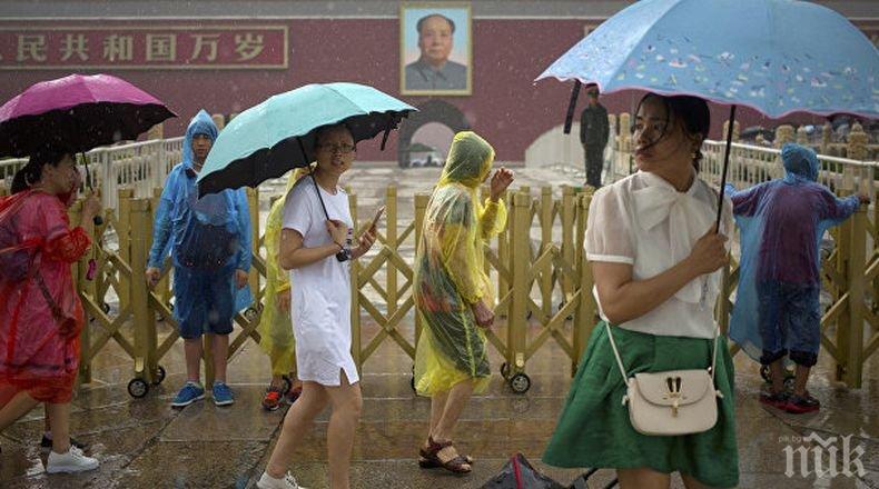 Властите в Пекин затвориха близо 170 туристически обекта заради очаквани проливни дъждове