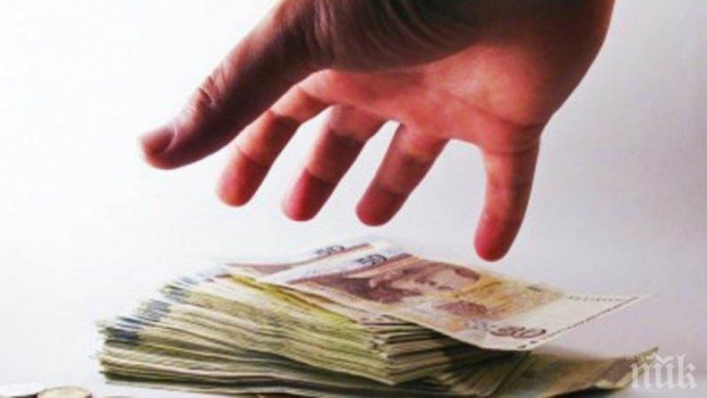 Теглим все повече кредити