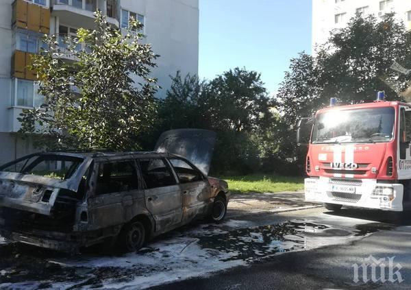 Кола пламна в движение в бургаския ж.к.Изгрев (СНИМКИ)