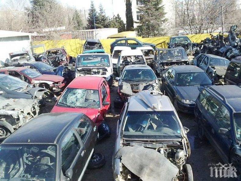 Пожар в автоморга на пътя Пловдив-Асеновград (СНИМКИ)