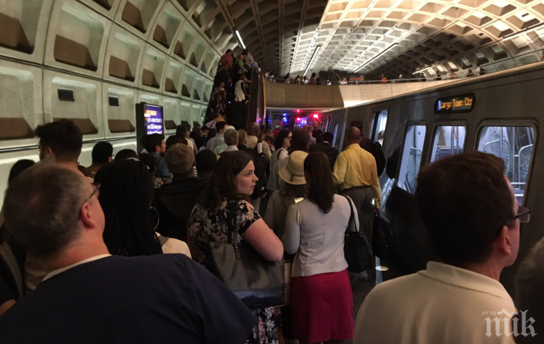 Евакуираха станция на метрото близо до Белия дом заради сигнал за бомба