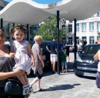 РАДОСТ! Пет бебета проплакаха в Карлово по време на протеста за АГ-то