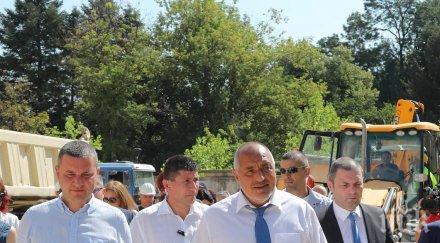 министър нанков премиерът бойко борисов инспектираха ремонта обекти търговище шумен снимки