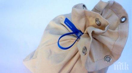 охранител инкасо фирма прибра чувалче пари банка спипаха