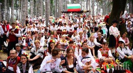 традиция започва фестивалът народната носия жеравна