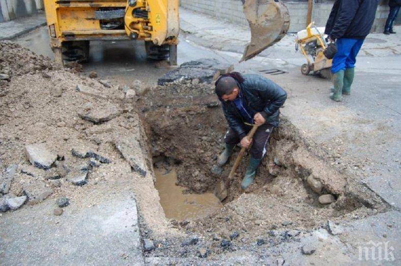ОТ ПОСЛЕДНИТЕ МИНУТИ! Голяма авария в Пловдив! Вода шурти по улиците в Тракия