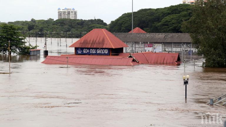 Жертвите на опустошителните наводнения в Керала достигнаха 164 души (СНИМКИ)