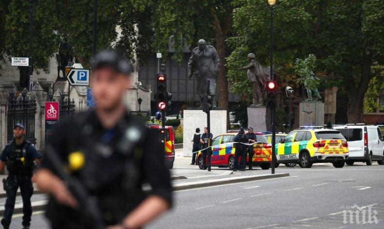 ИЗВЪНРЕДНО! Атентат в Лондон?! Кола се вряза в загражденията пред парламента, има ранени - НА ЖИВО (ВИДЕО/СНИМКИ/ОБНОВЕНА)