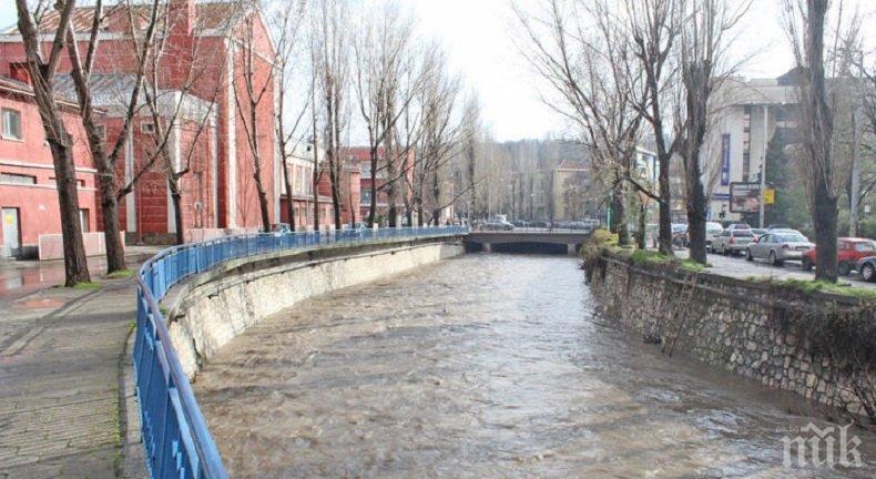 Хасковлия с опасност за живота след падане в реката