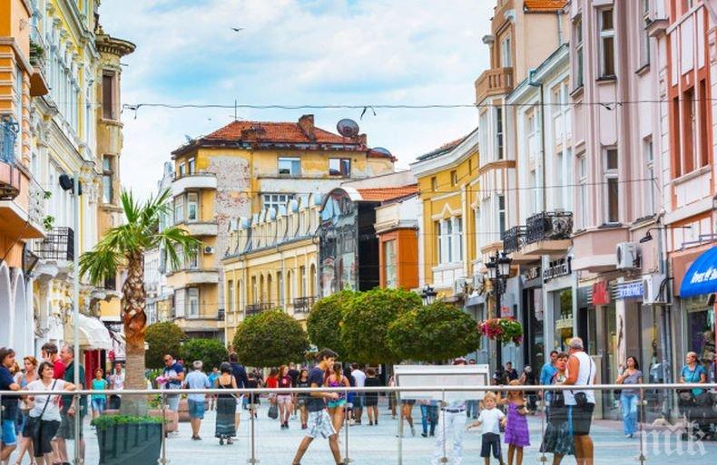 Сръчни апаши! Китайка остана без пари и документи в центъра на Пловдив