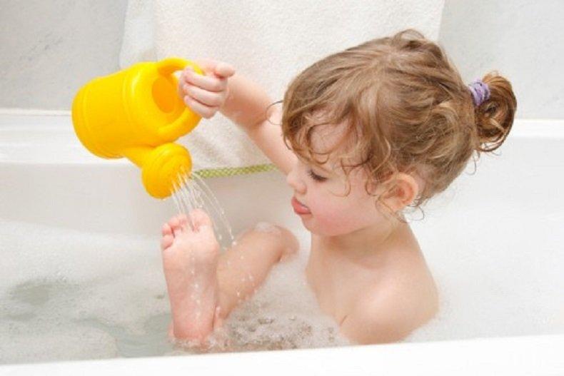 ПОЛЕЗНО ЗА ВСЕКИ РОДИТЕЛ! Как да направите къпането на децата по-забавно?