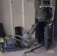 ИЗВЪНРЕДНО! Взривиха банкомат в Казанлък (СНИМКИ)