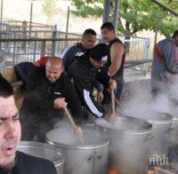 Мюсюлманите по цял свят празнуват Курбан Байрам