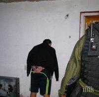 Разкриха канал за нелегални мигранти край Своге, 26 души са арестувани