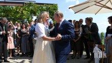 Путин потанцува на сватбата на външния министър на Австрия и си тръгна за среща с Меркел